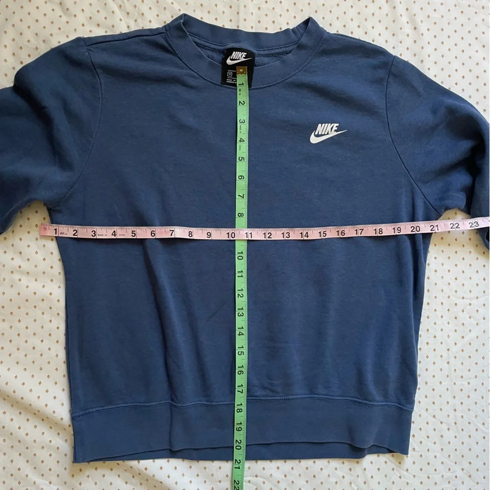 Nike the vintage women’s sweater size medium - Picture 5 of 5